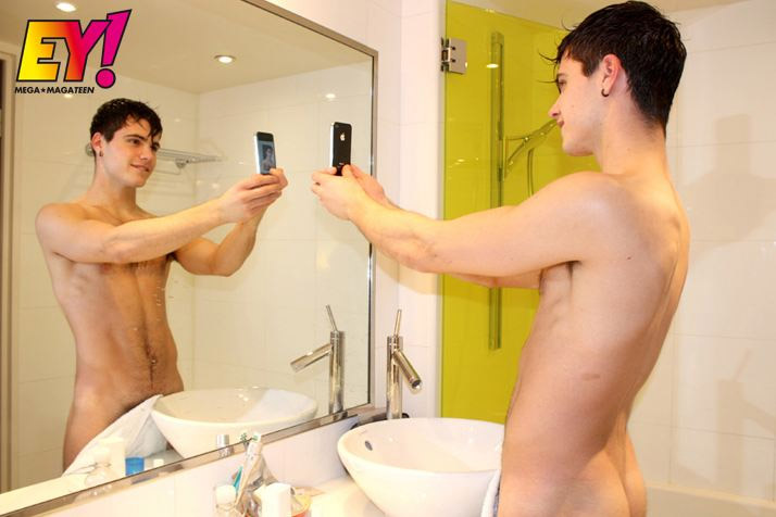 Matthieu: il fascino della depilazione in un bagno di Parigi