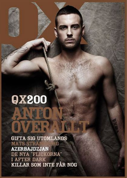 Aston Hys&eacute;n nudo sul numero 200 di QX