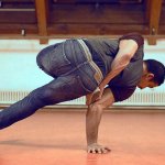 RubberLegz, il ballerino e designer che ama contorcersi - Thumbnail