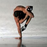 RubberLegz, il ballerino e designer che ama contorcersi - Thumbnail