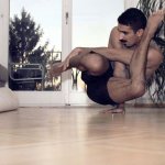 RubberLegz, il ballerino e designer che ama contorcersi - Thumbnail