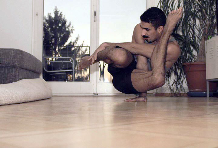 RubberLegz, il ballerino e designer che ama contorcersi