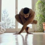 RubberLegz, il ballerino e designer che ama contorcersi - Thumbnail