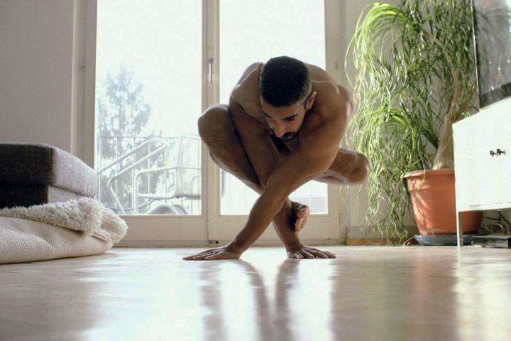 RubberLegz, il ballerino e designer che ama contorcersi