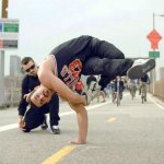 RubberLegz, il ballerino e designer che ama contorcersi - Thumbnail