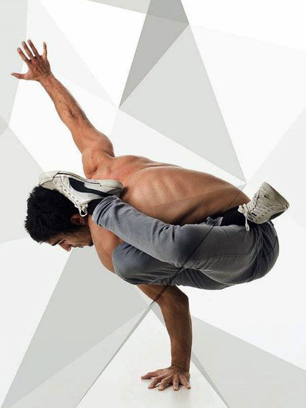 RubberLegz, il ballerino e designer che ama contorcersi