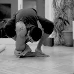 RubberLegz, il ballerino e designer che ama contorcersi - Thumbnail