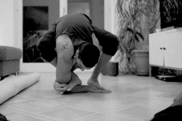 RubberLegz, il ballerino e designer che ama contorcersi