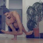 RubberLegz, il ballerino e designer che ama contorcersi - Thumbnail