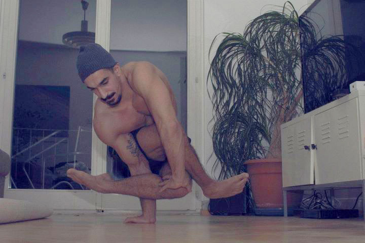 RubberLegz, il ballerino e designer che ama contorcersi