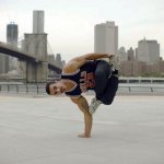 RubberLegz, il ballerino e designer che ama contorcersi - Thumbnail