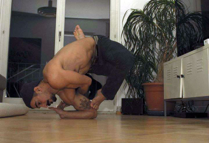 RubberLegz, il ballerino e designer che ama contorcersi