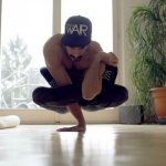 RubberLegz, il ballerino e designer che ama contorcersi - Thumbnail