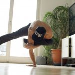 RubberLegz, il ballerino e designer che ama contorcersi - Thumbnail