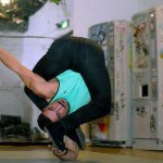 RubberLegz, il ballerino e designer che ama contorcersi - Thumbnail