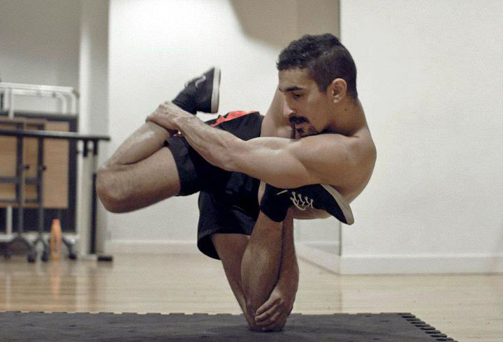 RubberLegz, il ballerino e designer che ama contorcersi