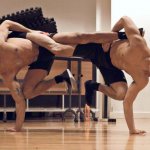 RubberLegz, il ballerino e designer che ama contorcersi - Thumbnail