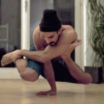 RubberLegz, il ballerino e designer che ama contorcersi - Thumbnail