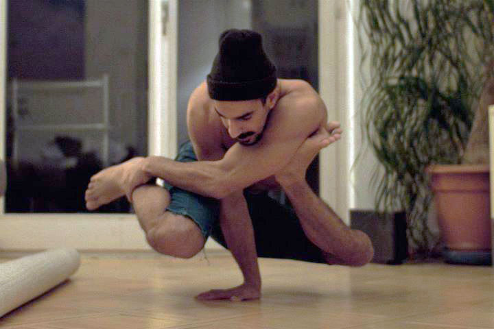 RubberLegz, il ballerino e designer che ama contorcersi