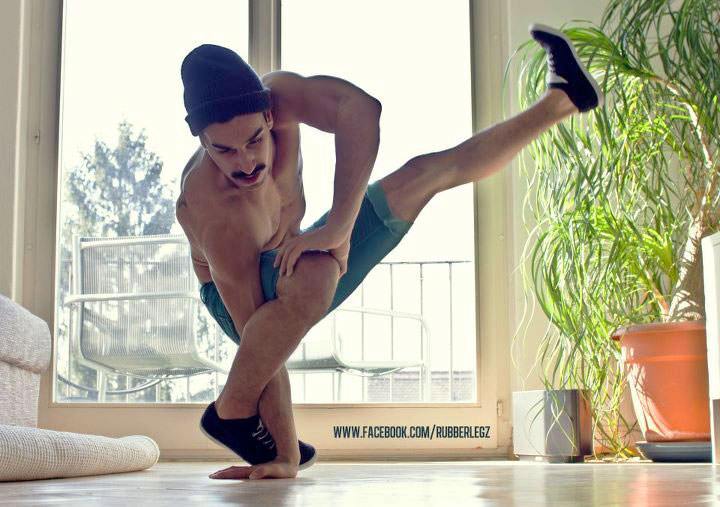 RubberLegz, il ballerino e designer che ama contorcersi