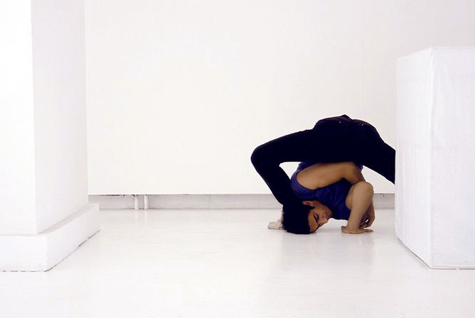 RubberLegz, il ballerino e designer che ama contorcersi