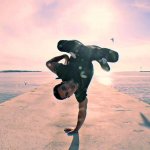 RubberLegz, il ballerino e designer che ama contorcersi - Thumbnail
