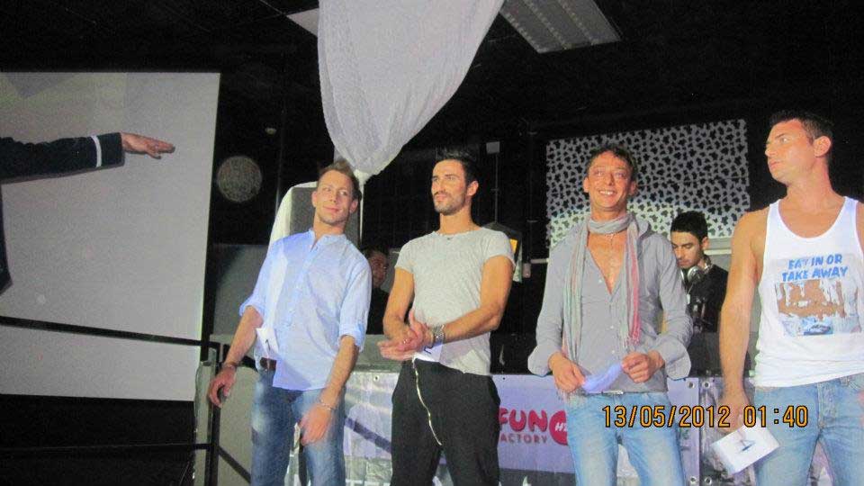 Ecco Manolo, Mister Gay Como Pika
