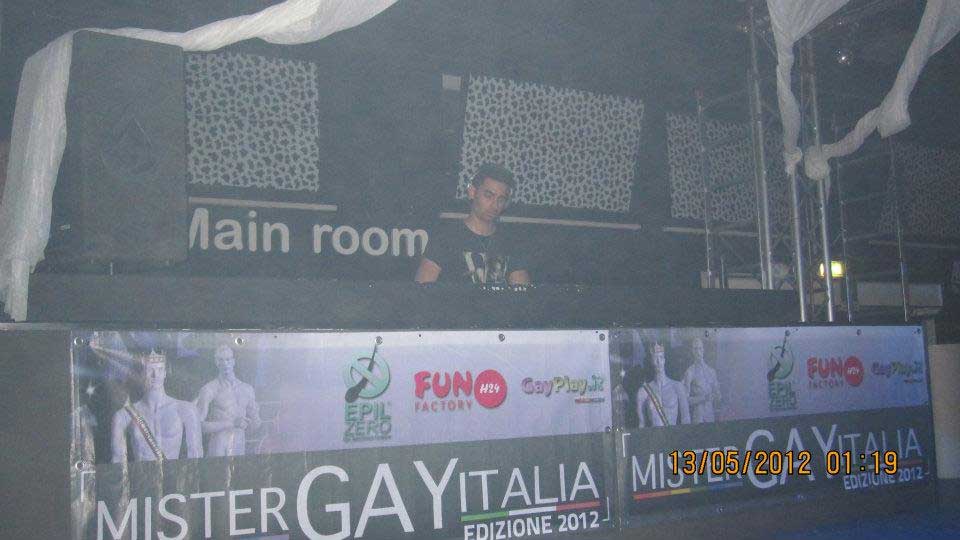 Ecco Manolo, Mister Gay Como Pika