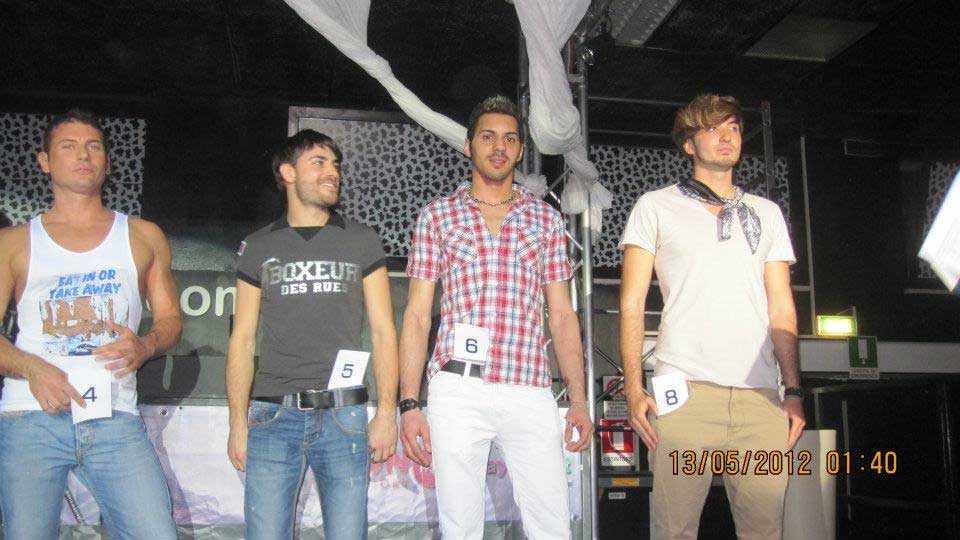 Ecco Manolo, Mister Gay Como Pika