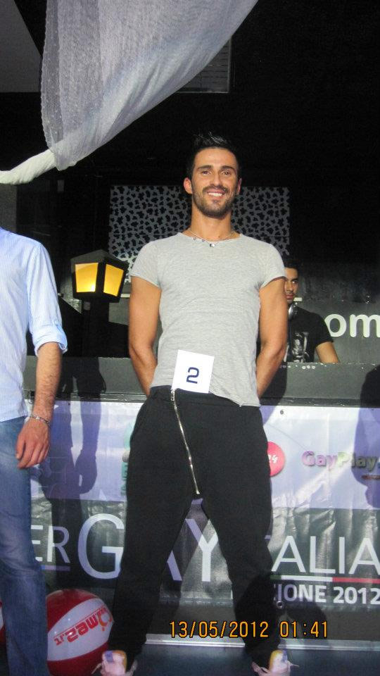 Ecco Manolo, Mister Gay Como Pika