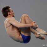 Tom, tuffatore olimpico 18enne, in costume per il suo libro - Thumbnail