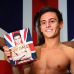 Tom, tuffatore olimpico 18enne, in costume per il suo libro - Thumbnail