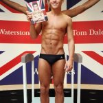 Tom, tuffatore olimpico 18enne, in costume per il suo libro - Thumbnail