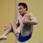 Tom, tuffatore olimpico 18enne, in costume per il suo libro - Thumbnail