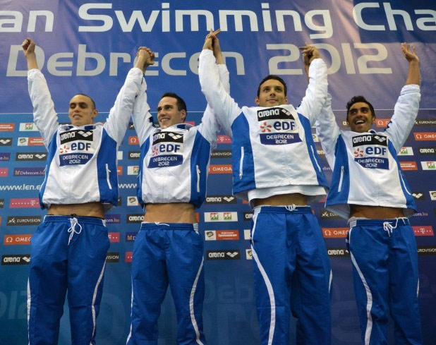 I nuotatori azzurri vincono la staffetta 4x100: ecco le foto