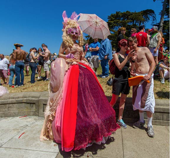 Bay to Breakers: gli etero sfilano che sembra un Gay Pride