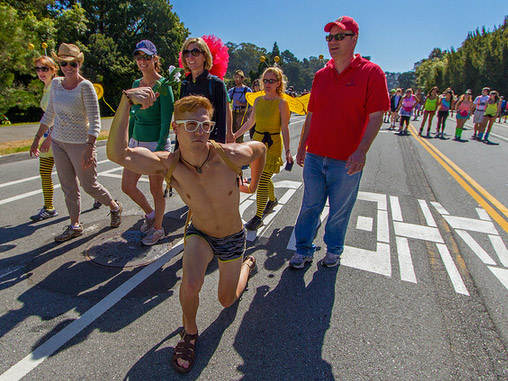 Bay to Breakers: gli etero sfilano che sembra un Gay Pride