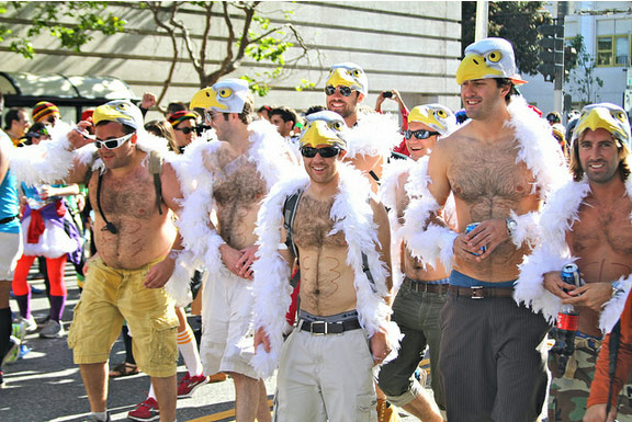 Bay to Breakers: gli etero sfilano che sembra un Gay Pride