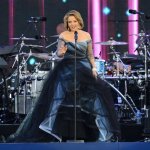 Da Sir Elton a Grace Jones: tutti sul palco per la Regina - Thumbnail