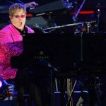 Da Sir Elton a Grace Jones: tutti sul palco per la Regina - Thumbnail