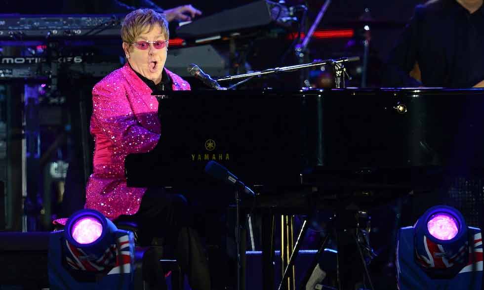 Da Sir Elton a Grace Jones: tutti sul palco per la Regina