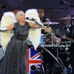 Da Sir Elton a Grace Jones: tutti sul palco per la Regina - Thumbnail