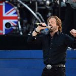 Da Sir Elton a Grace Jones: tutti sul palco per la Regina - Thumbnail