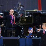 Da Sir Elton a Grace Jones: tutti sul palco per la Regina - Thumbnail