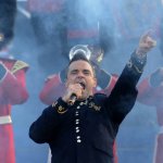 Da Sir Elton a Grace Jones: tutti sul palco per la Regina - Thumbnail