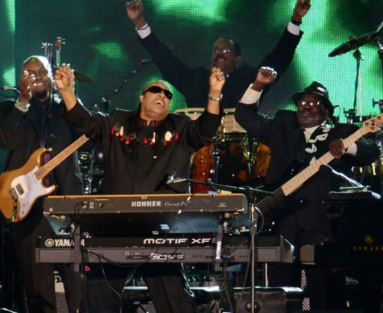 Da Sir Elton a Grace Jones: tutti sul palco per la Regina