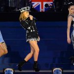 Da Sir Elton a Grace Jones: tutti sul palco per la Regina - Thumbnail