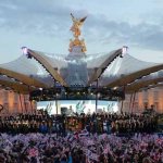Da Sir Elton a Grace Jones: tutti sul palco per la Regina - Thumbnail