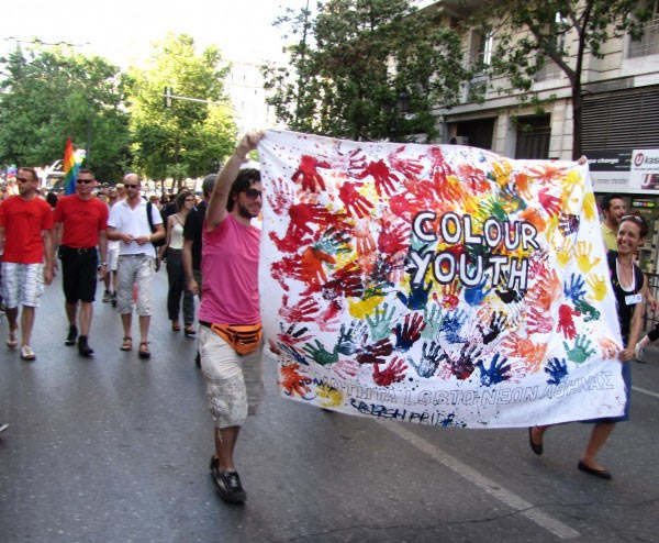 Nonostante la crisi, il Pride invade le strade di Atene