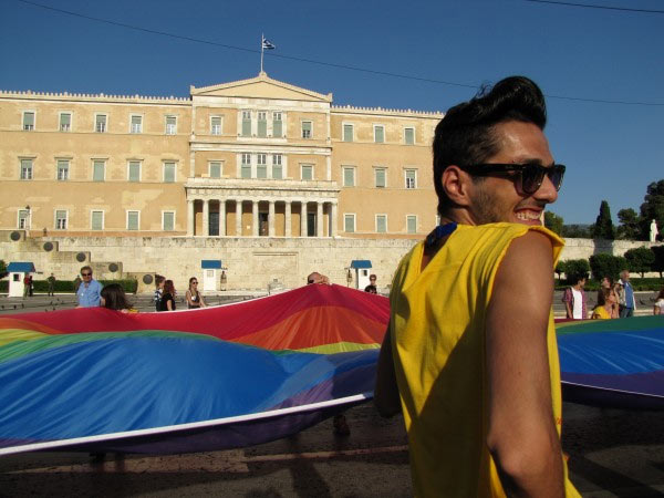 Nonostante la crisi, il Pride invade le strade di Atene